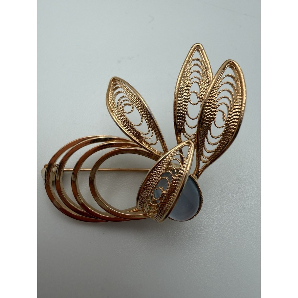 Vintage Gold Tone Filigree Leaf Brooch‎ Pin Glass Cabochon Scarab Style